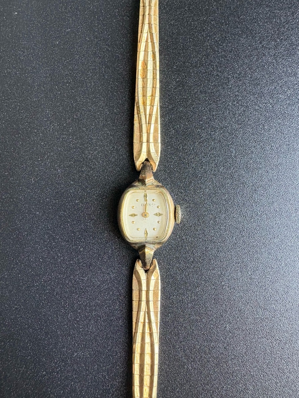 Elgin women’s vintage‎ gold plated dainty wristwatch